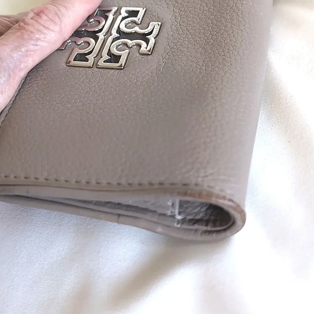 Tory Burch Britten Smartphone Bi-Fold Leather Wallet/Wristlet🩶Gray